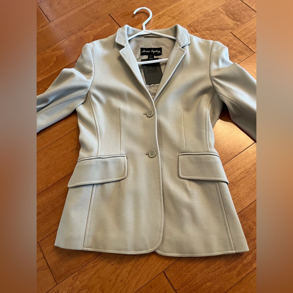 Ladies beige fitted blazar nwt